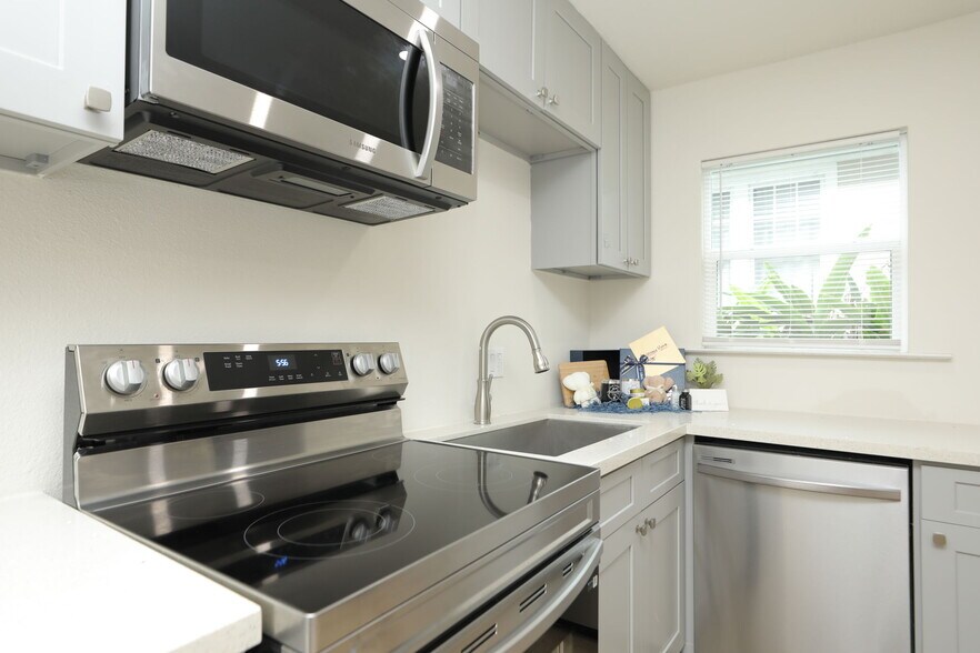 More Photos Of 912 Church St, Galveston Apartments For Sale