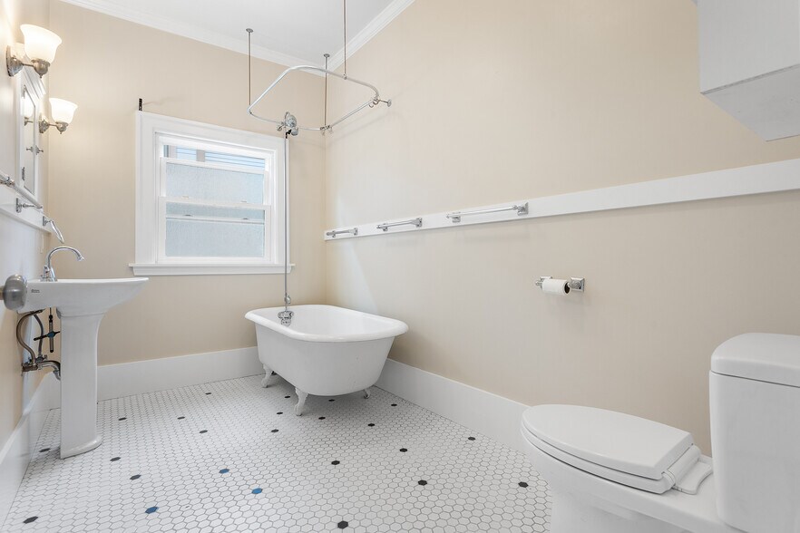 More Photos Of 123-133 Echo Ave, Oakland Apartments For Sale