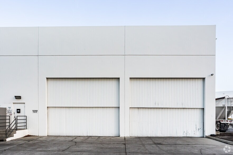 More Photos Of 7100 Village Dr, Buena Park Warehouse For Sale