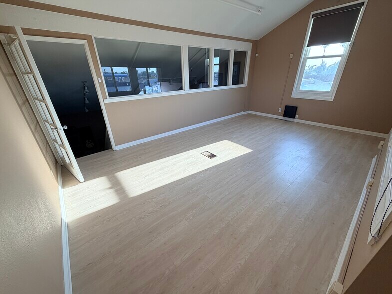 More Photos Of 4911 Warner Ave, Huntington Beach General Retail For Lease