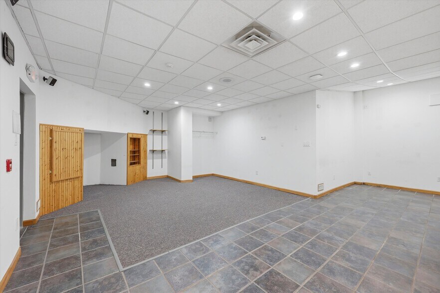 More Photos Of 525 Oakland Ave, Berlin Flex For Lease