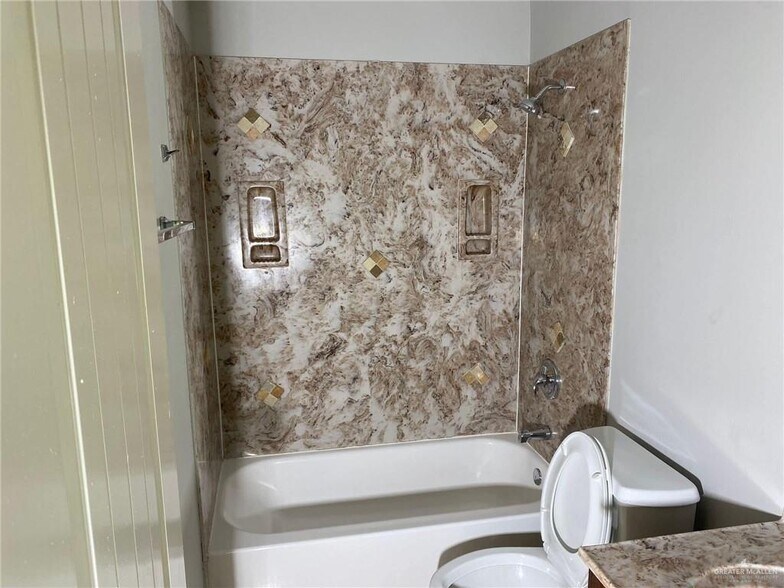 More Photos Of 3008 E Diamondhead Ave, Alton Apartments For Sale