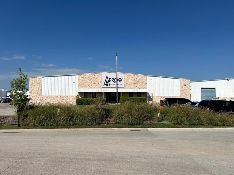 More Photos Of 9300 Southwest Dr, Fort Worth Warehouse For Lease
