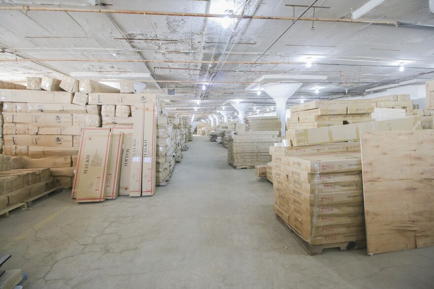 More Photos Of 39 Meade St, Trenton Distribution For Lease