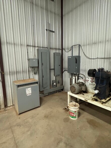 More Photos Of 2042 125th Avenue NW Ave, Watford City Warehouse For Sale