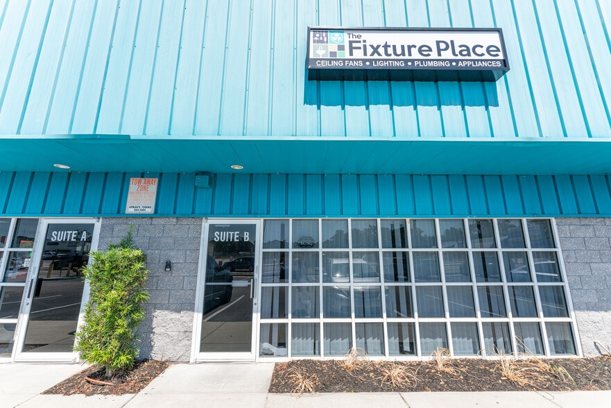 Primary Photo Of 999 Cattlemen Rd, Sarasota Freestanding For Lease