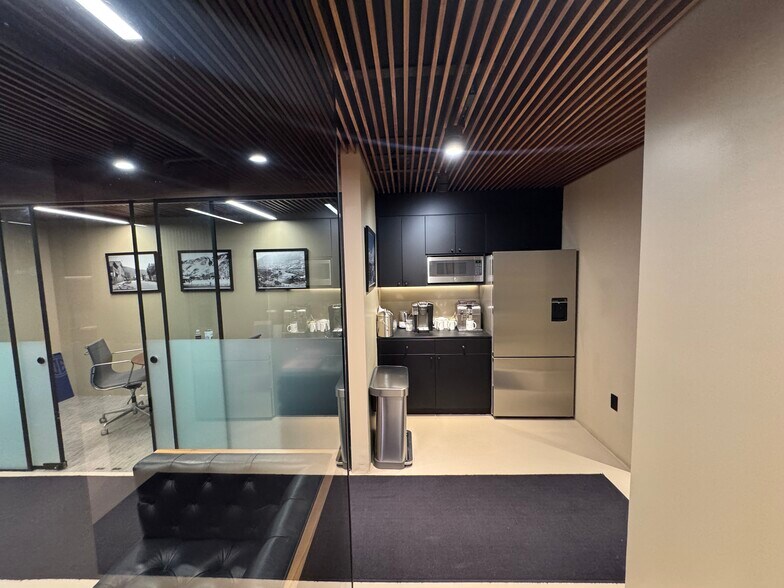 More Photos Of 520 E Durant Ave, Aspen General Retail For Lease
