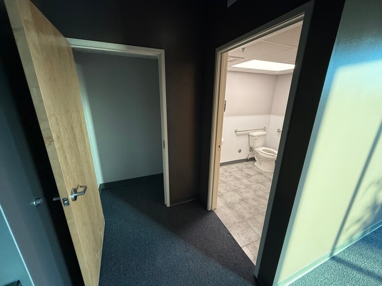 More Photos Of 2512 W Pecan St, Pflugerville General Retail For Sale