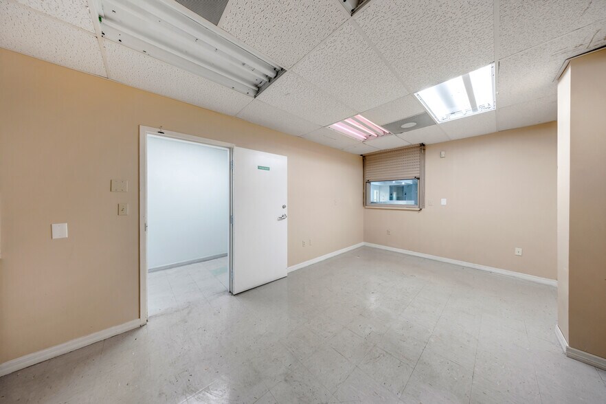 More Photos Of 2901 NW 17th Ave, Miami Office For Sale