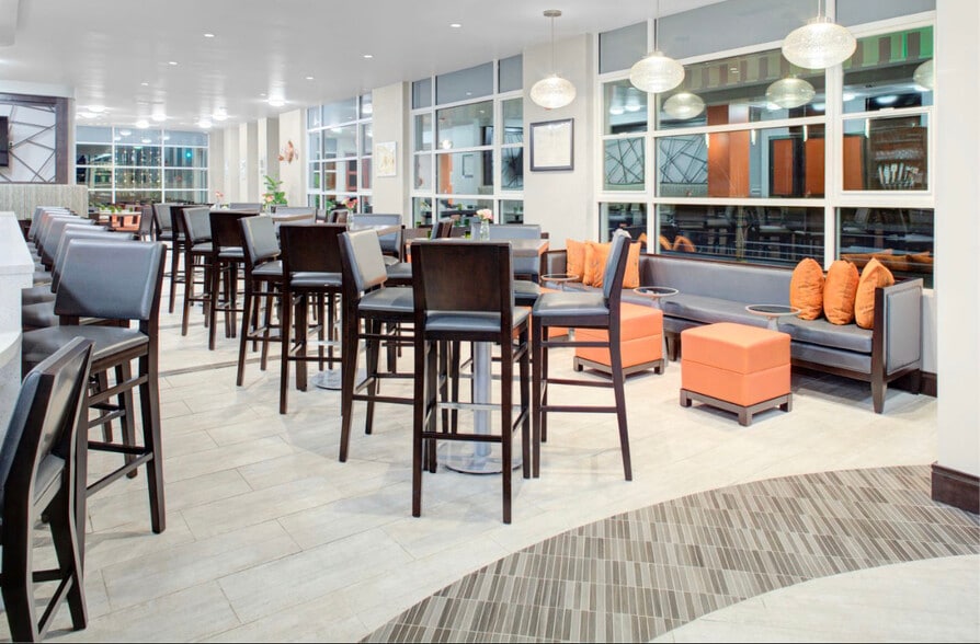 More Photos Of 8755-8757 Old Redwood Hwy, Windsor Hotel For Sale