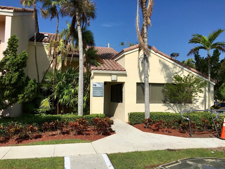 2499 Glades Rd, Boca Raton, FL 33431 Office For Lease