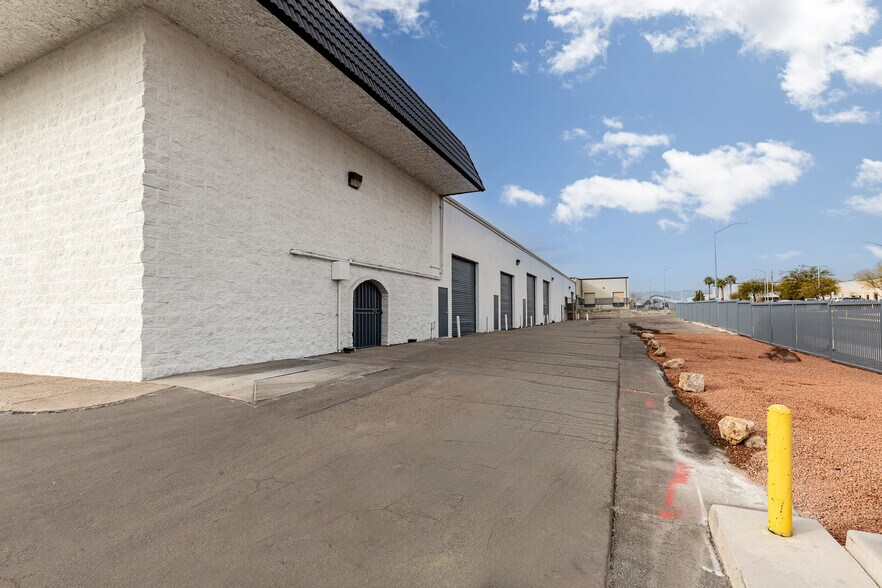 More Photos Of 5325 S Valley View Blvd, Las Vegas Warehouse For Lease