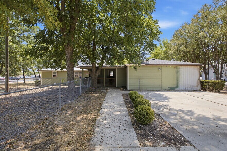 More Photos Of 208 E Hwy 79 St, Hutto Daycare Center For Lease