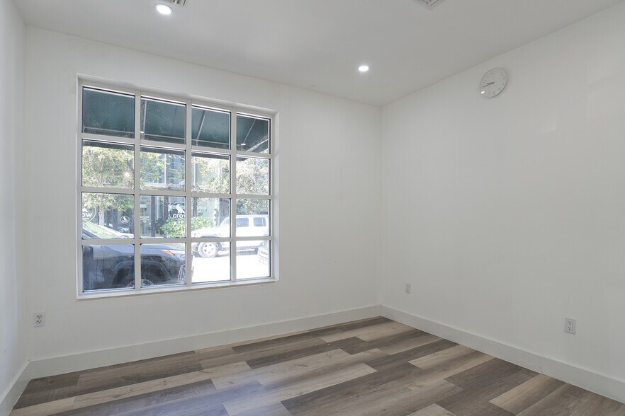 More Photos Of 7313 SW 59th Ct, South Miami Storefront Retail Office For Lease