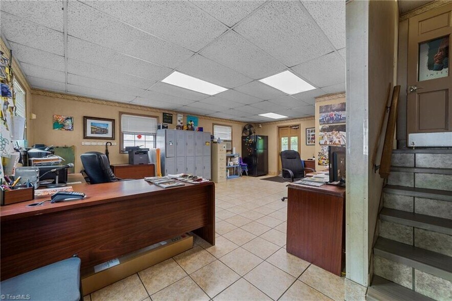 More Photos Of 1501 Upland Dr, Greensboro Office For Sale