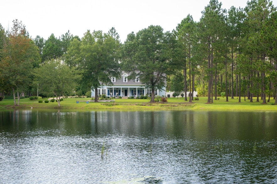 More Photos Of 110 Bethel Village Rd, Eastman Hotel For Sale