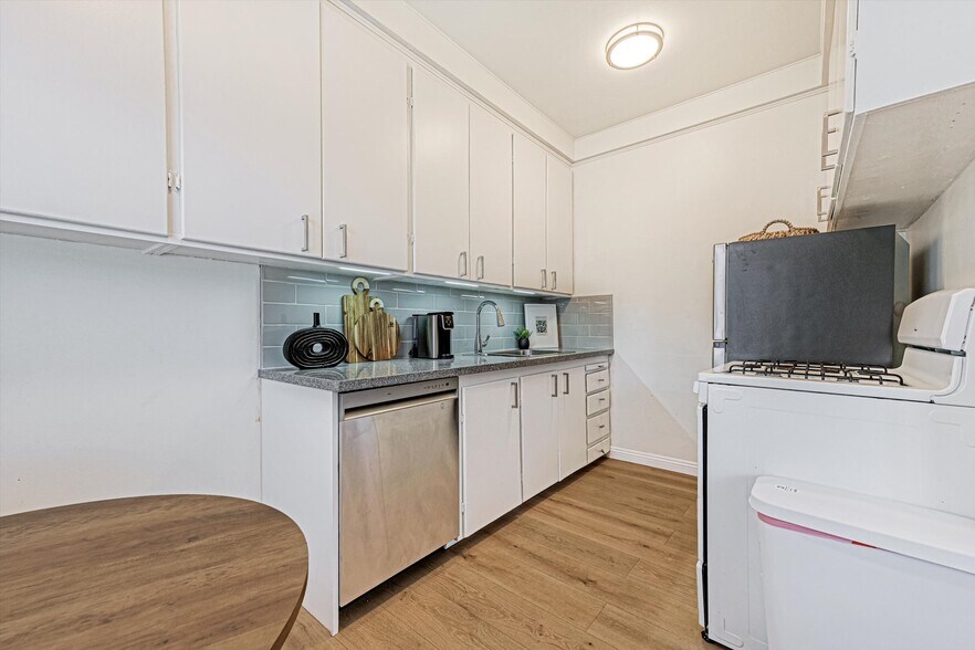 More Photos Of 153-157 W Channel Rd, Santa Monica Apartments For Sale