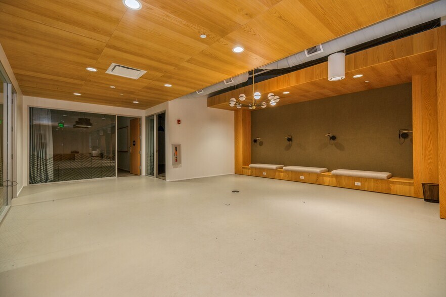 More Photos Of 1624-1628 Locust St, Philadelphia Office For Lease