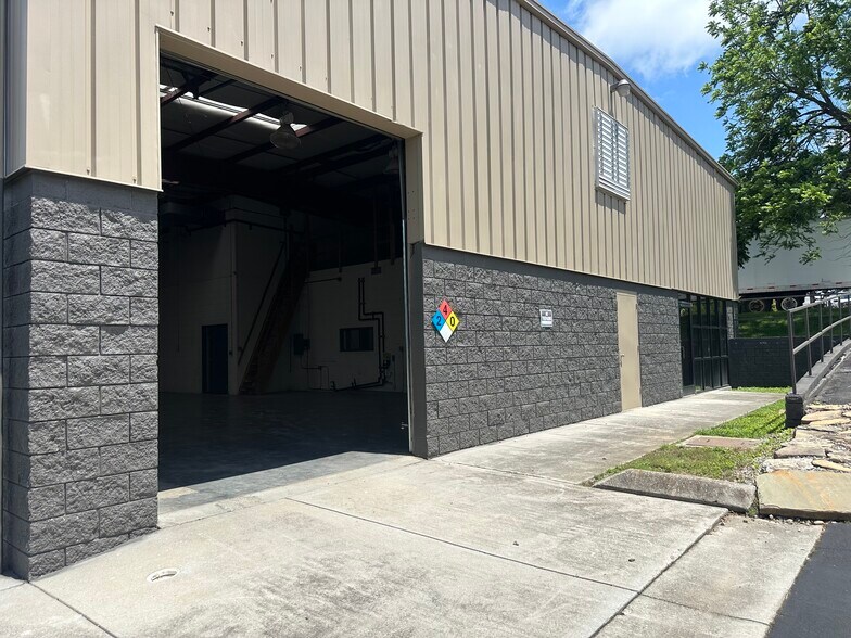 More Photos Of 5911 Echo Dr, Knoxville Warehouse For Lease