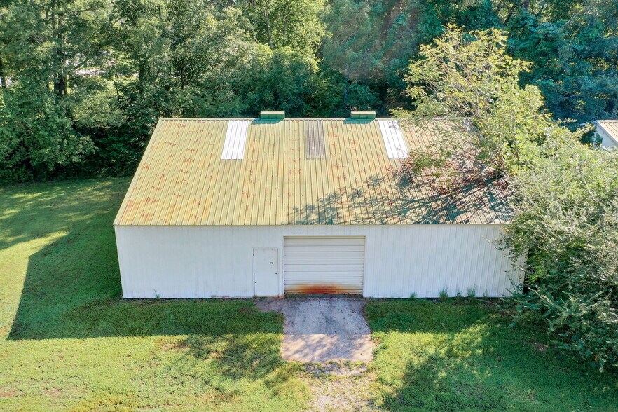 More Photos Of 208 Carolina Dr, Liberty Warehouse For Sale