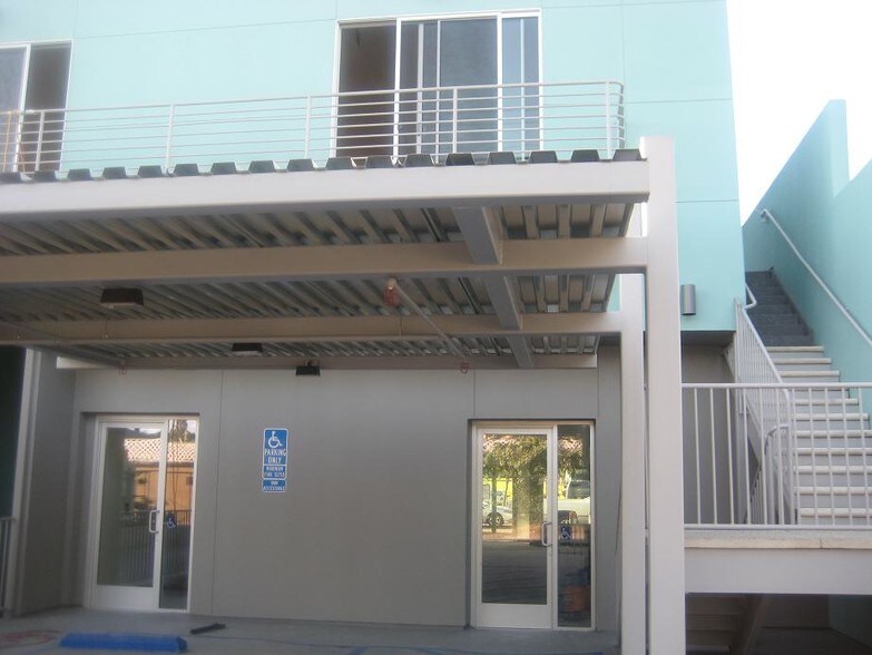 More Photos Of 2222 Pico Blvd, Santa Monica Storefront Retail Office For Lease
