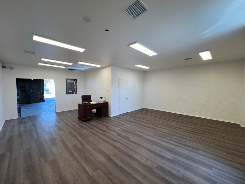 More Photos Of 5639 Cahuenga Blvd, North Hollywood Warehouse For Sale