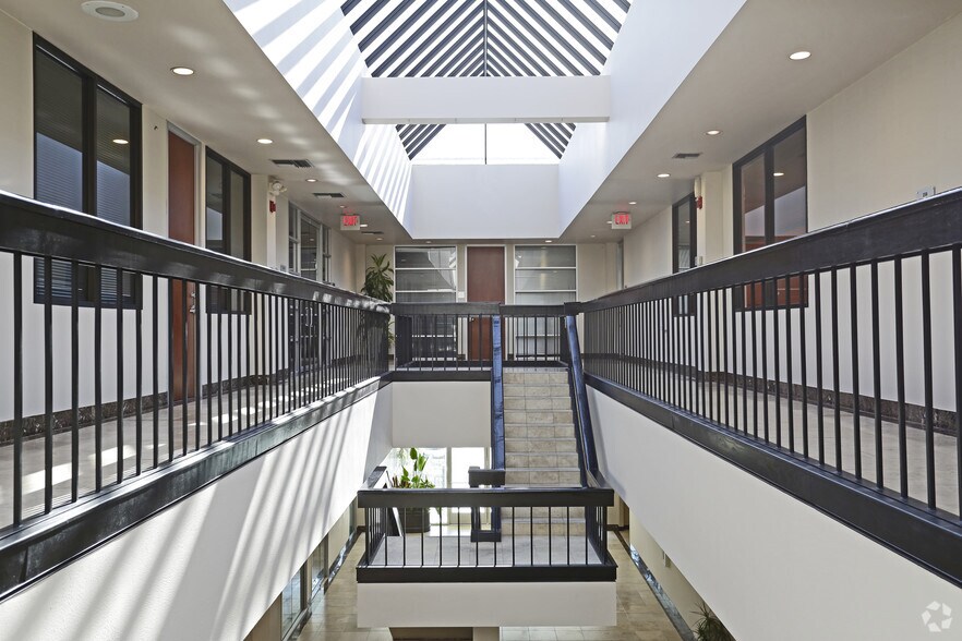 More Photos Of 17120 N Dallas Pky, Dallas Office For Lease