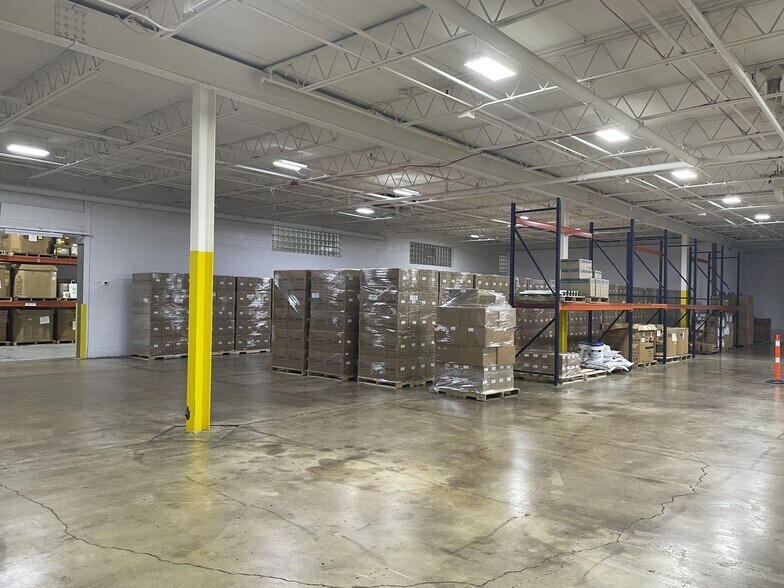 More Photos Of 85 E Bradrock Dr, Des Plaines Warehouse For Sale
