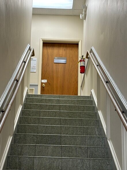 More Photos Of 1047 El Camino Real, Menlo Park Office For Lease