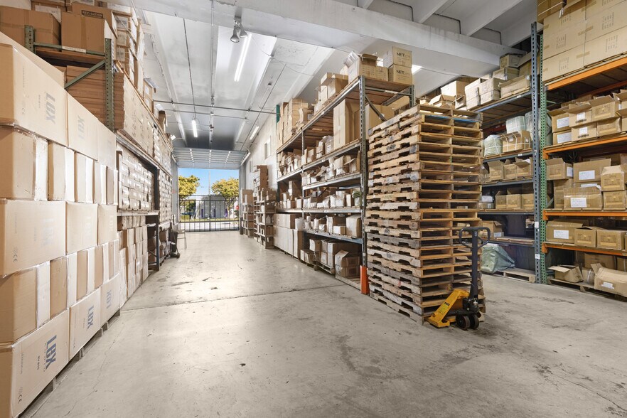 More Photos Of 5501-5595 NW 74th Ave, Miami Warehouse For Lease
