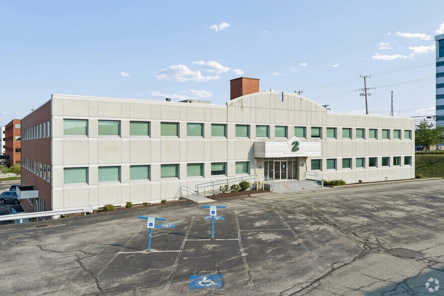 More Photos Of 875 Greentree Rd, Pittsburgh Office For Sale