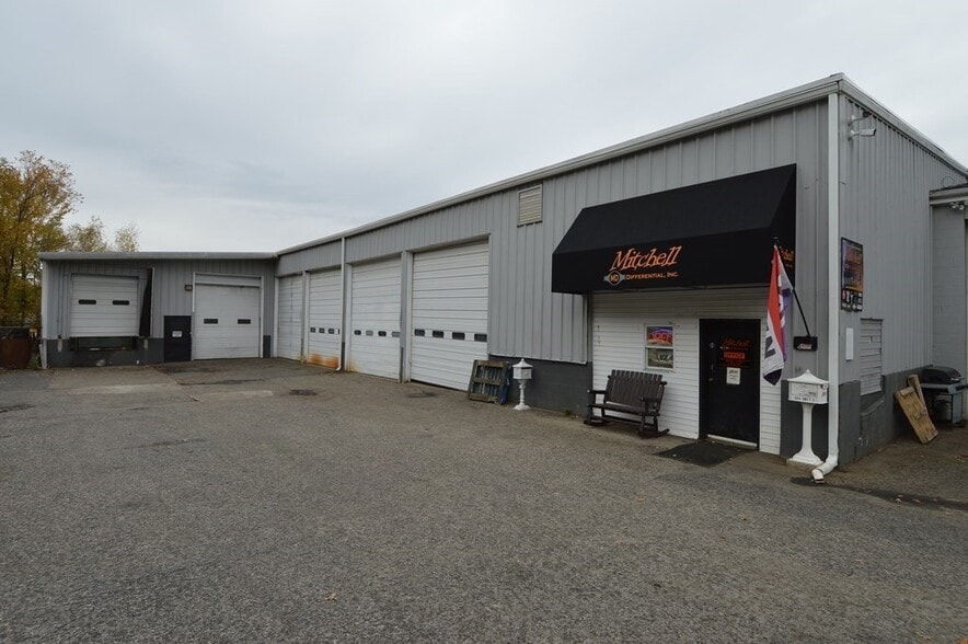 More Photos Of 384 Hartford Tpke, Shrewsbury Warehouse For Lease