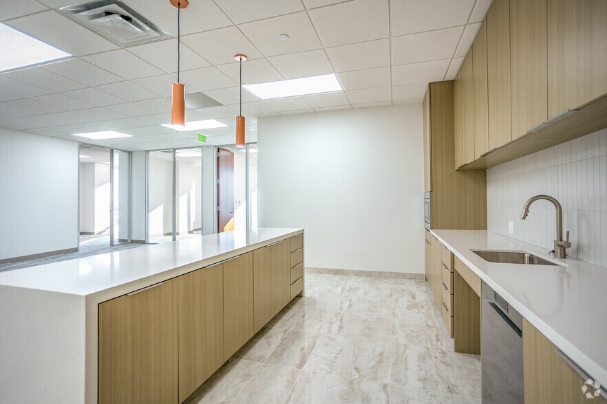 More Photos Of 12400 Coit Rd, Dallas Office For Lease