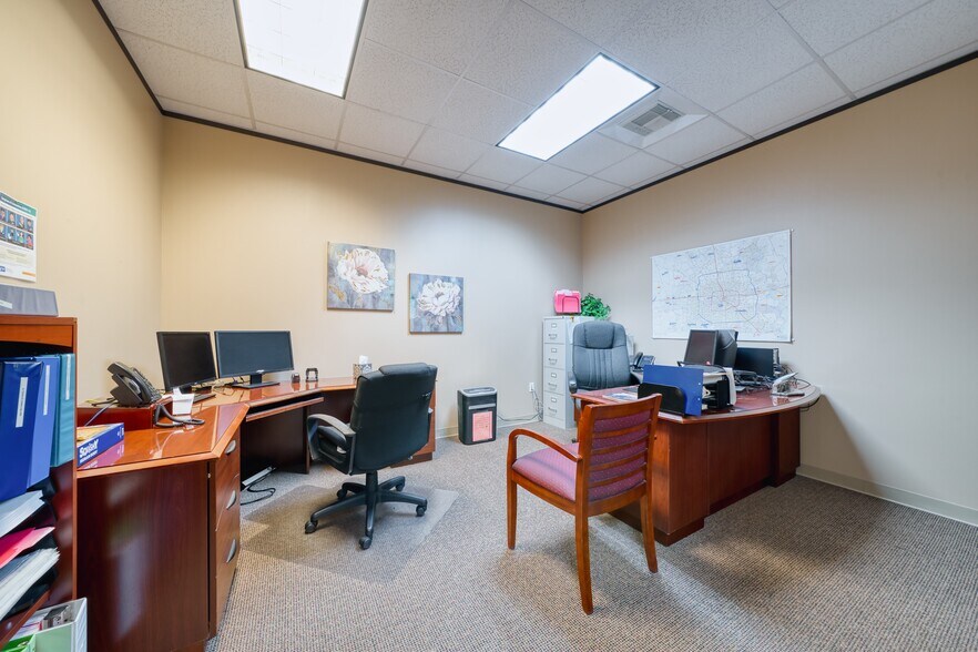 More Photos Of 15430 Ridge Park Dr, Houston Office For Sale