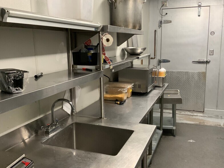 More Photos Of 5538 N 7th St, Phoenix Restaurant For Lease