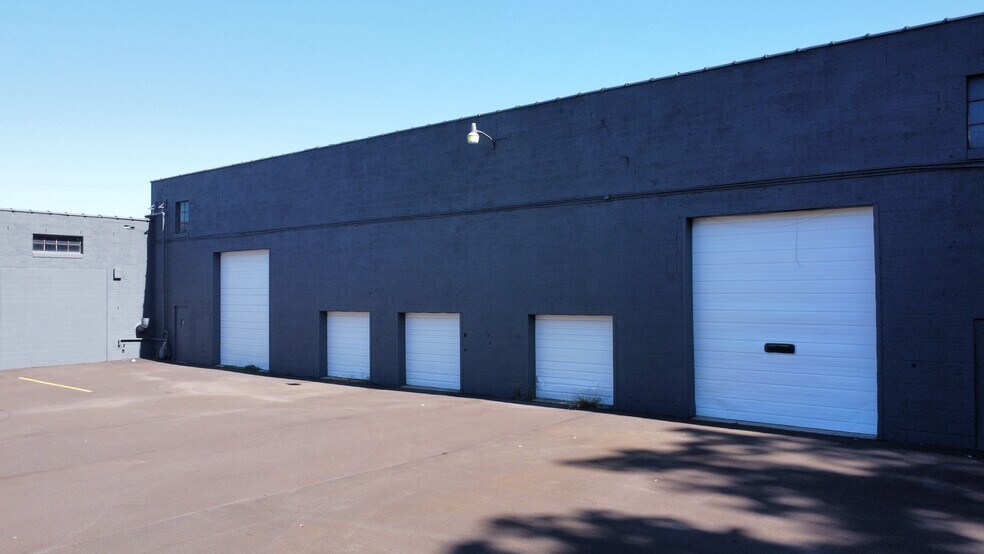 More Photos Of 1121 River St, Lansing Distribution For Lease