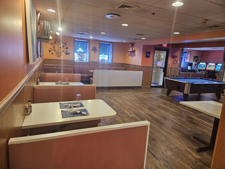 More Photos Of 125 W Main St, Mechanicsburg Restaurant For Sale