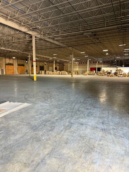 More Photos Of 2900 Datsun Dr, Memphis Distribution For Lease