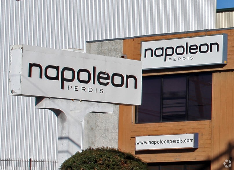 More Photos Of 16823-16825 Saticoy St, Van Nuys Warehouse For Lease