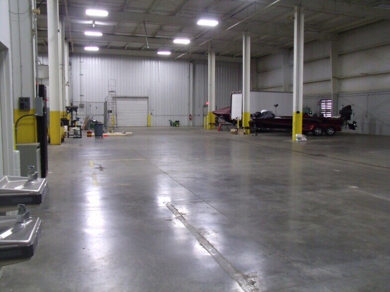 More Photos Of 411 Holmes St, Frankfort Light Distribution For Sale