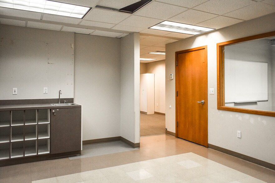 More Photos Of 1110 N Center Pky, Kennewick Office For Lease