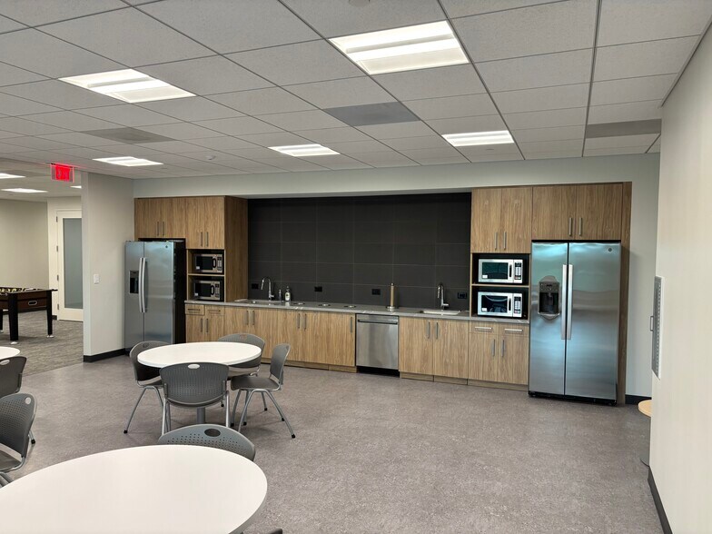 More Photos Of 21000 Atlantic Blvd, Dulles Office For Lease