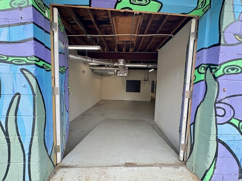 More Photos Of 186 Coxe Ave, Asheville Showroom For Lease