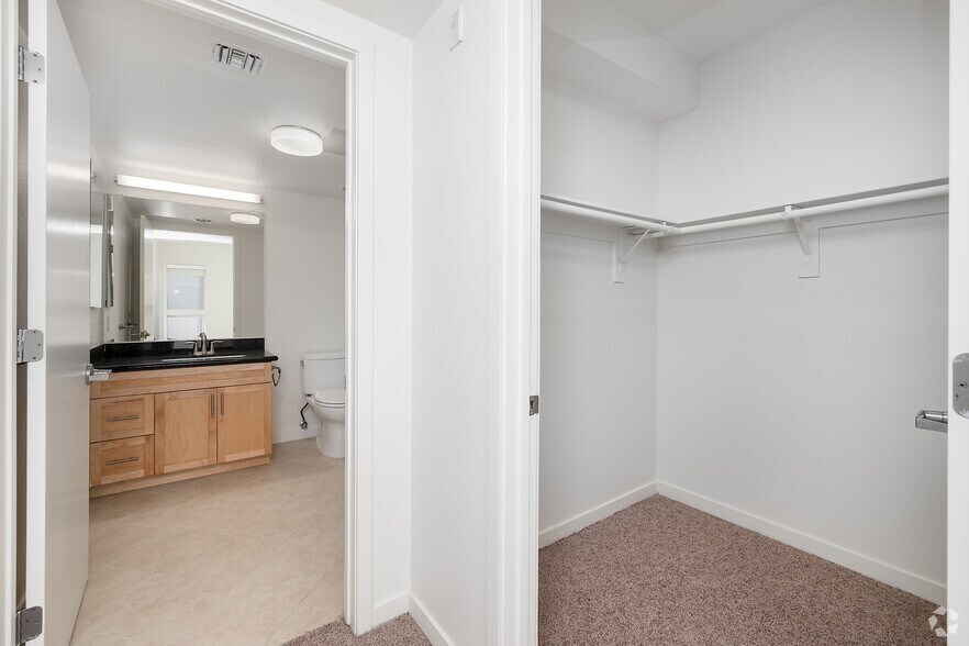More Photos Of 214 Santa Monica Blvd, Santa Monica Apartments For Lease