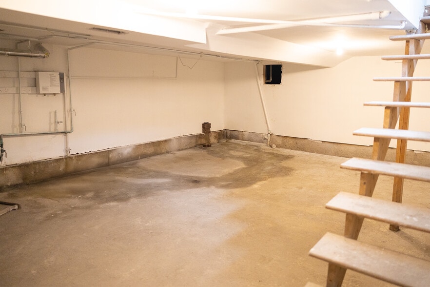 More Photos Of 2643 W Armitage Ave, Chicago Storefront Retail Residential For Lease