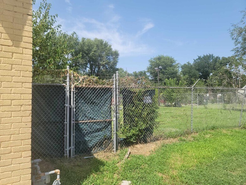 More Photos Of 812 Osage Ave, Kansas City Storefront For Lease