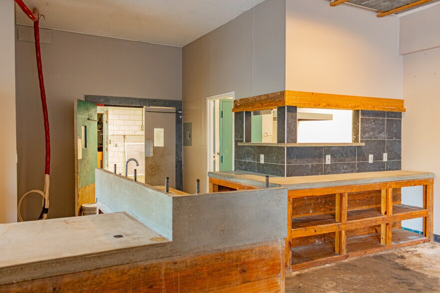 More Photos Of 400 N Austin Pky, Brenham General Retail For Sale