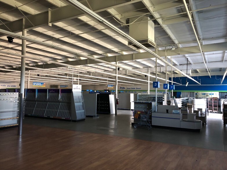 More Photos Of 5907 Old Mooringsport Rd, Shreveport Drugstore For Lease