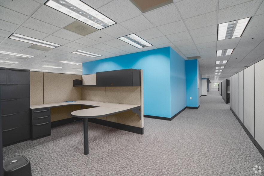 More Photos Of 3000 University Dr, Auburn Hills Office For Sale