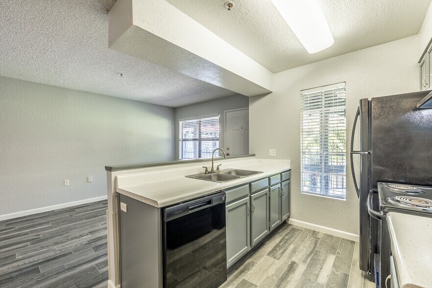 More Photos Of 6250 S Commerce Ct, Tucson Apartments For Sale